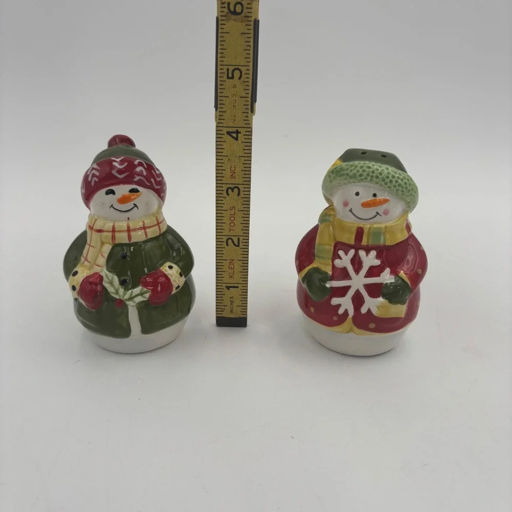 Snowman Salt and Pepper Shakers Red Green Excellent Ceramic Holiday